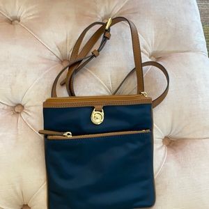 Michael Kors NYLON KEMPTON  POCKET CROSSBODY